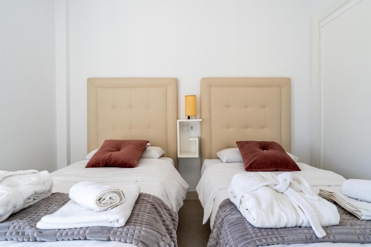 Sea View 2 Bedroom Apartment 2 Min Away From The Beach Torremolinos Esterno foto