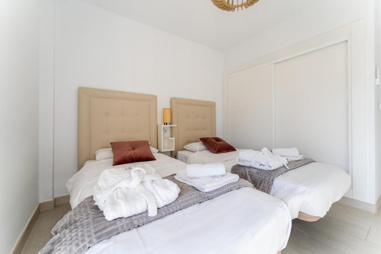 Sea View 2 Bedroom Apartment 2 Min Away From The Beach Torremolinos Esterno foto