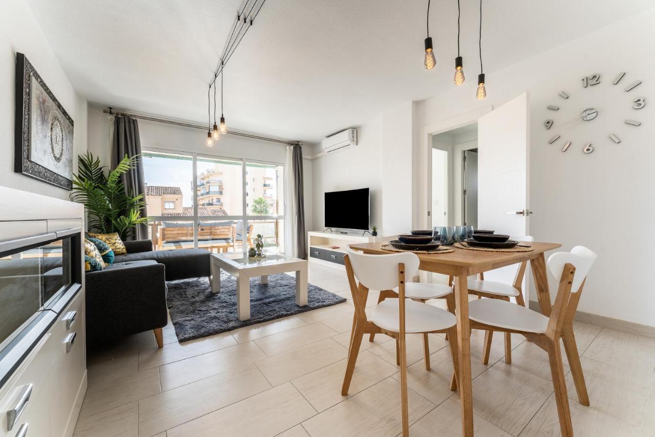 Sea View 2 Bedroom Apartment 2 Min Away From The Beach Torremolinos Esterno foto